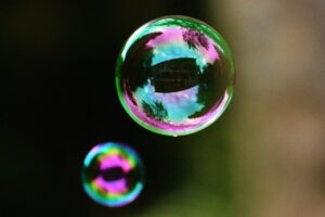 クレジットカードを作るための年齢制限はどのくらいですか？
