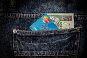 クレジットカードと初心者向けデビットカードの違いは？比較して知りたいポイントを解説！