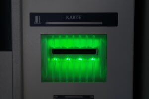 クレジットカード初心者が海外でATMキャッシングする方法は？