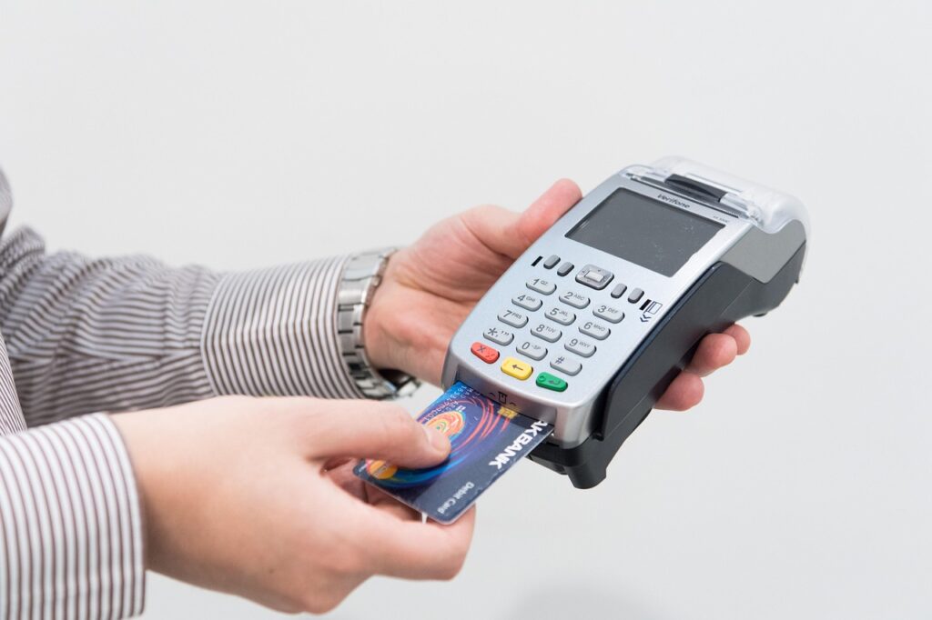 クレジットカードの比較は料金で決まる？あなたに最適な選び方とは？