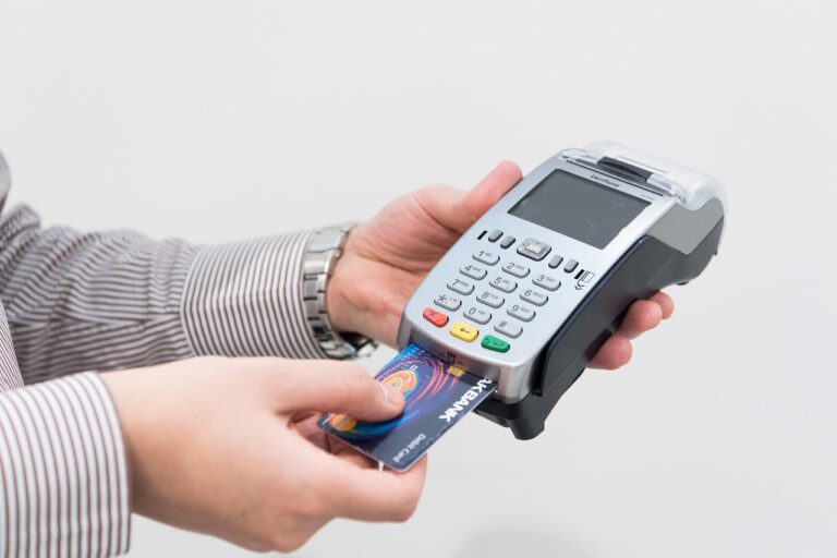 クレジットカードの比較は料金で決まる？あなたに最適な選び方とは？